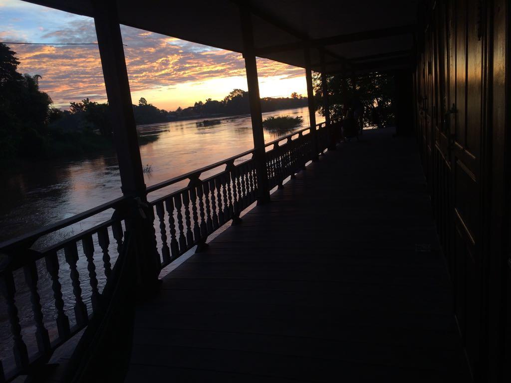 Riverside Bungalow Hotel Ban Dondét Esterno foto