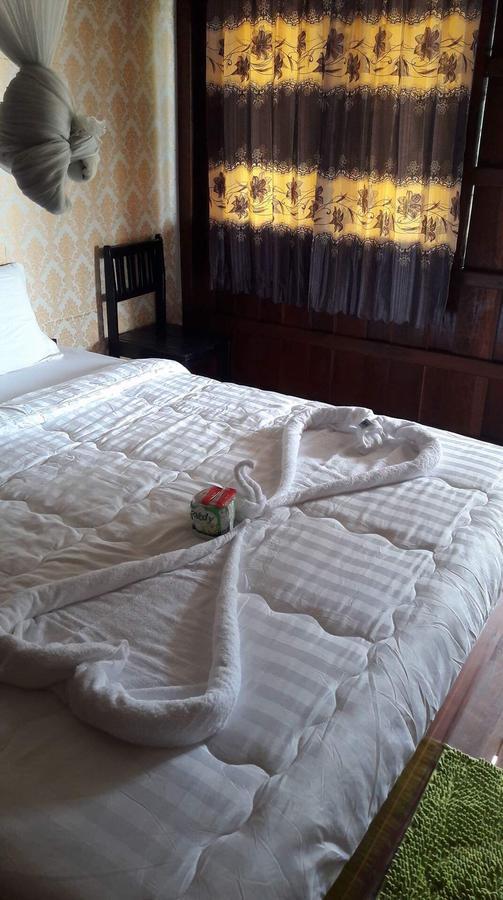Riverside Bungalow Hotel Ban Dondét Esterno foto