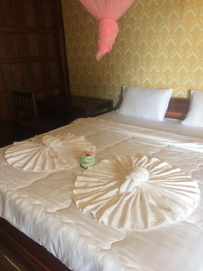 Riverside Bungalow Hotel Ban Dondét Esterno foto