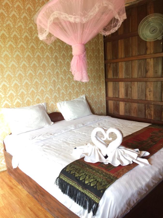 Riverside Bungalow Hotel Ban Dondét Esterno foto
